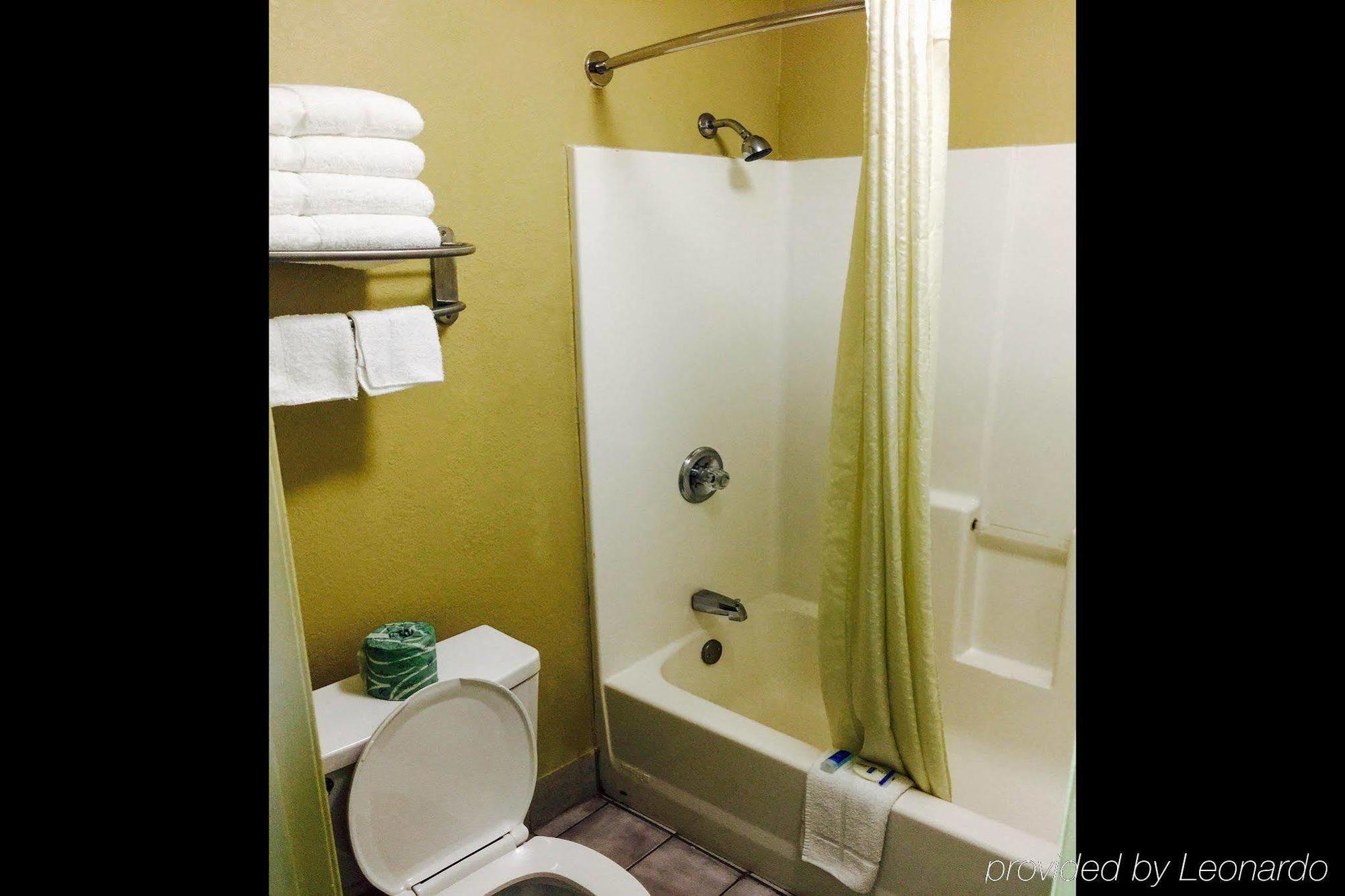 Rodeway Inn Mansfield Bagian luar foto