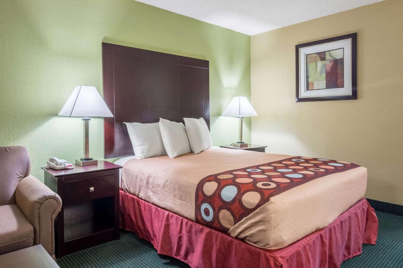 Rodeway Inn Mansfield Bagian luar foto